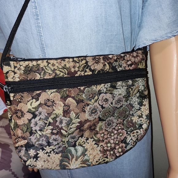 Handbags - Floral Tapestry Crossbody Bag